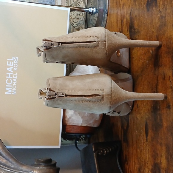 Michael Kors Lazer Cut Stylish Tan Peep-Toe Ankle Boots Sz 11 - Picture 5 of 7